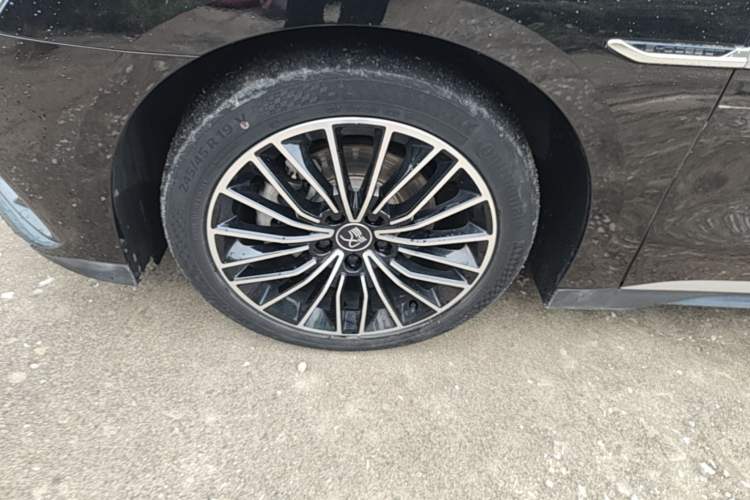 Used BYD Han 2022 DM-i 121KM Luxury Model Left Front Wheel Hub