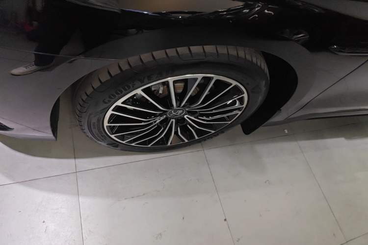 Used BYD Han 2022 DM-i 121KM Prestige Model Left Front Wheel Hub