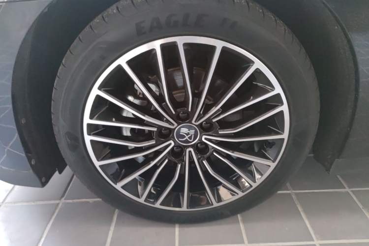 Used BYD Han 2022 DM-i 121KM Luxury Model Left Front Wheel Hub