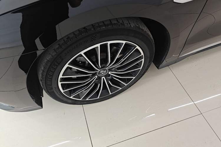 Used BYD Han 2022 DM-i 121KM Luxury Model Left Front Wheel Hub