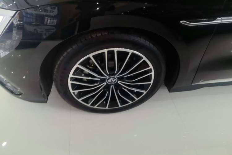 Used BYD Han 2022 DM-i 121KM Luxury Model Left Front Wheel Hub