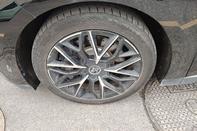 Used BYD Han 2022 EV Genesis Edition 610KM All-Wheel Drive Premium Model Left Front Wheel Hub