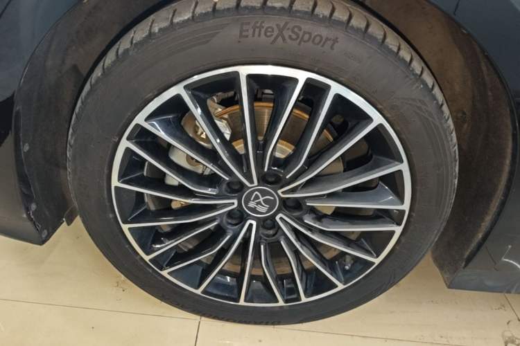 Used BYD Han 2022 DM-i 121KM Prestige Model Left Front Wheel Hub