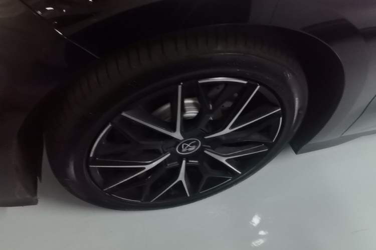 Used BYD Han 2022 EV Genesis Edition 610KM All-Wheel Drive Premium Model Left Front Wheel Hub