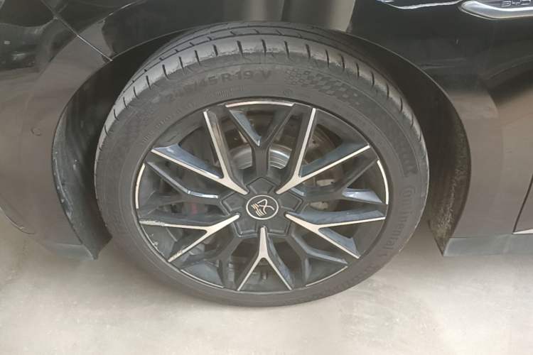Used BYD Han 2022 EV Genesis Edition 610KM All-Wheel Drive Premium Model Left Front Wheel Hub