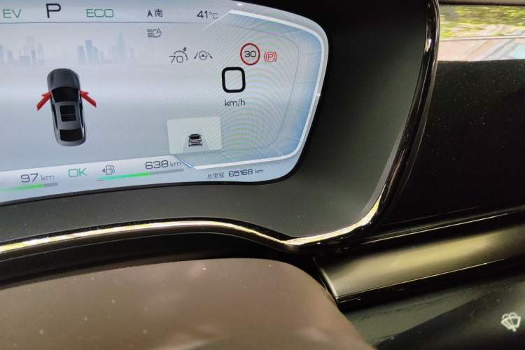 Used BYD Han 2022 DM-i 121KM Luxury Model Odometer Close Up