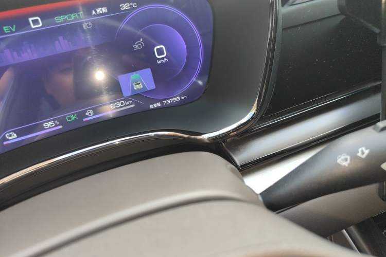 Used BYD Han 2022 DM-i 121KM Prestige Model Odometer Close Up