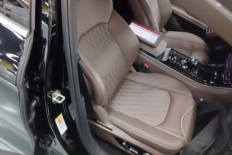 Used BYD Han 2022 DM-i 121KM Prestige Model Right Front Seat