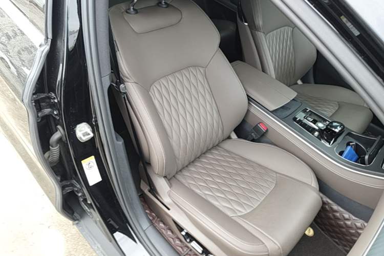 Used BYD Han 2022 DM-i 121KM Luxury Model Right Front Seat