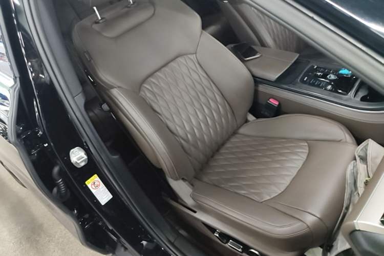 Used BYD Han 2022 EV Genesis Edition 715KM Front-Wheel-Drive Prestige Model Right Front Seat