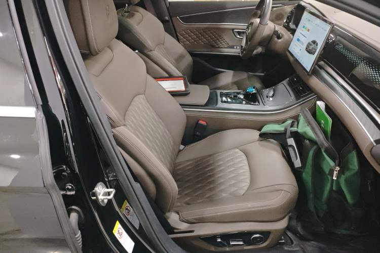 Used BYD Han 2022 DM-i 121KM Luxury Model Right Front Seat