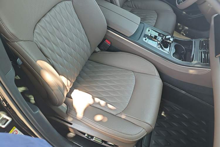 Used BYD Han 2022 EV Genesis Edition 610KM All-Wheel Drive Premium Model Right Front Seat