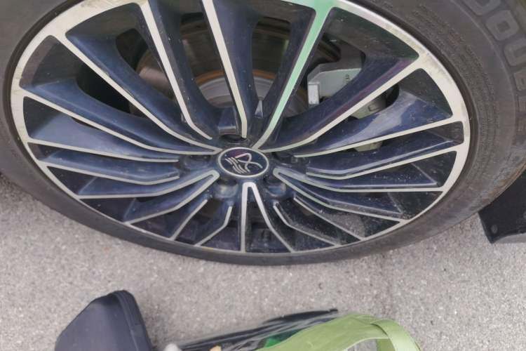 Used BYD Han 2022 DM-i 121KM Luxury Model Right Front Wheel Hub