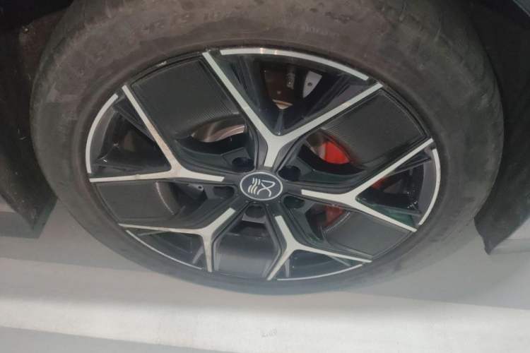 Used BYD Han 2022 EV Genesis Edition 715 km Front-Wheel-Drive Flagship Model Right Front Wheel Hub