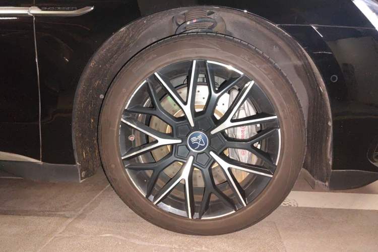 Used BYD Han 2022 DM-p 202km Four-Wheel Drive Flagship Model Right Front Wheel Hub