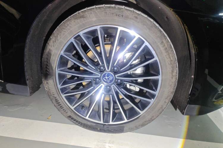 Used BYD Han 2022 DM-i 121KM Prestige Model Right Front Wheel Hub