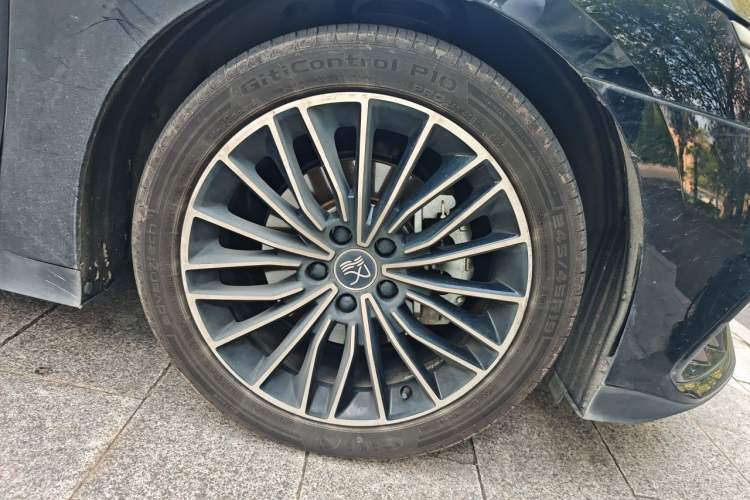Used BYD Han 2022 DM-i 121KM Prestige Model Right Front Wheel Hub