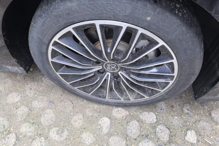 Used BYD Han 2022 DM-i 121KM Prestige Model Right Front Wheel Hub