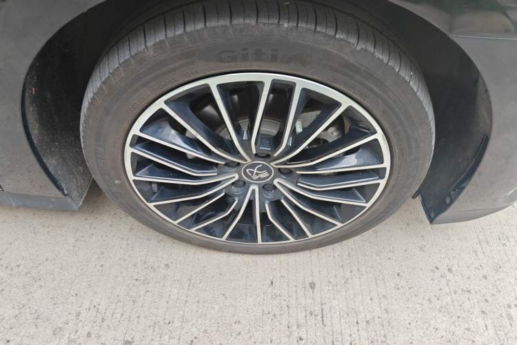 Used BYD Han 2022 DM-i 121KM Prestige Model Right Front Wheel Hub