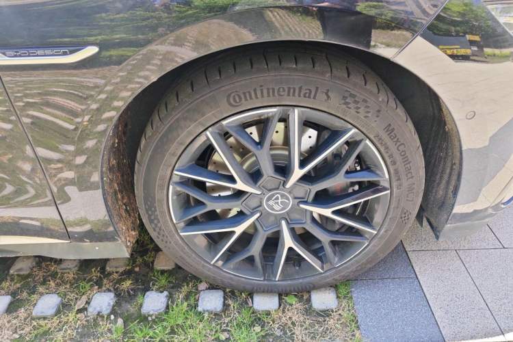 Used BYD Han 2022 EV Genesis Edition 610KM All-Wheel Drive Premium Model Right Front Wheel Hub