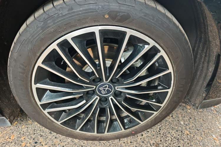 Used BYD Han 2022 DM-i 121KM Prestige Model Right Front Wheel Hub