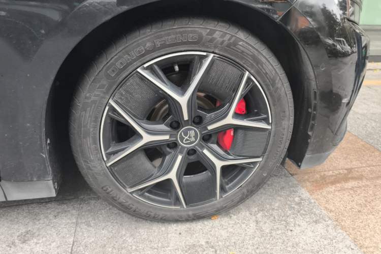Used BYD Han 2022 EV Genesis Edition 715 km Front-Wheel-Drive Flagship Model Right Front Wheel Hub