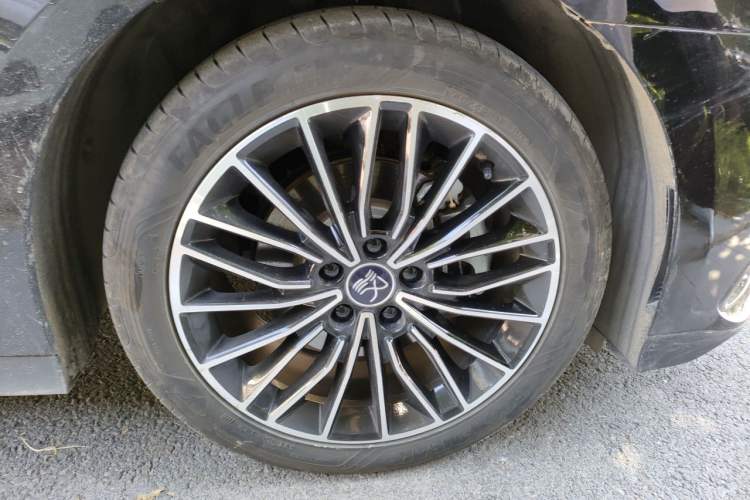 Used BYD Han 2022 DM-i 121KM Prestige Model Right Front Wheel Hub