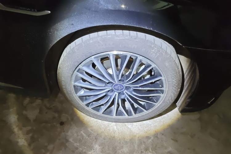 Used BYD Han 2022 DM-i 121KM Luxury Model Right Front Wheel Hub