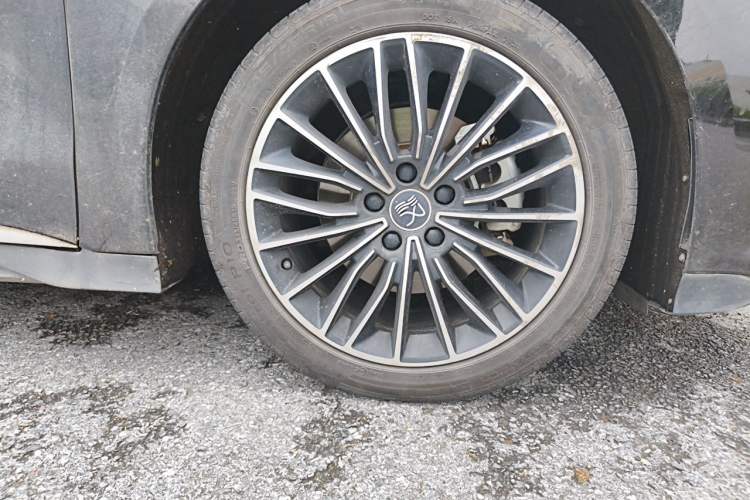 Used BYD Han 2022 DM-i 121KM Prestige Model Right Front Wheel Hub