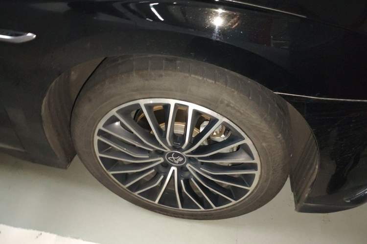 Used BYD Han 2022 DM-i 121KM Prestige Model Right Front Wheel Hub