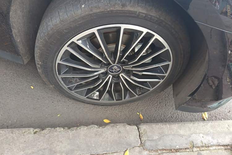 Used BYD Han 2022 DM-i 121KM Prestige Model Right Front Wheel Hub