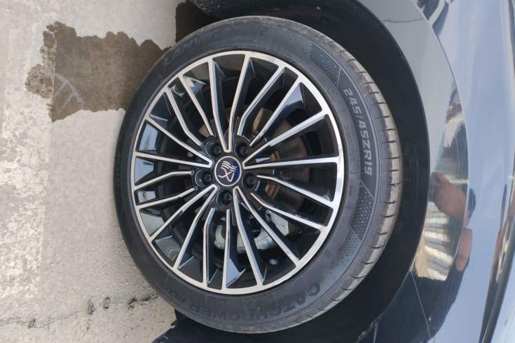 Used BYD Han 2022 DM-i 121KM Luxury Model Right Front Wheel Hub
