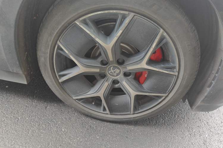 Used BYD Han 2022 EV Genesis Edition 715 km Front-Wheel-Drive Flagship Model Right Front Wheel Hub