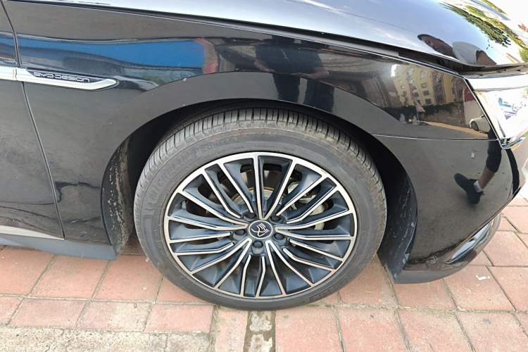 Used BYD Han 2022 DM-i 121KM Prestige Model Right Front Wheel Hub