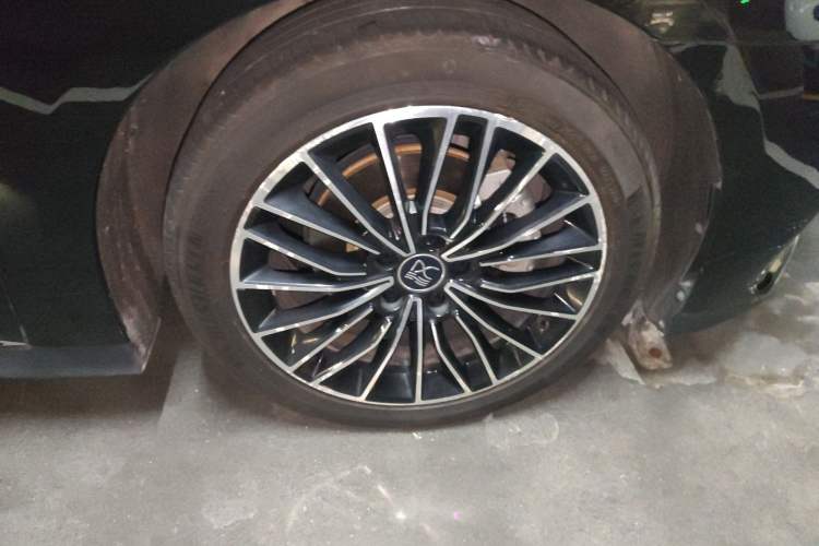 Used BYD Han 2022 DM-i 121KM Luxury Model Right Front Wheel Hub