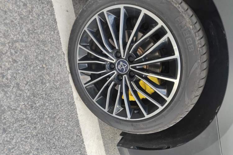 Used BYD Han 2022 DM-i 121KM Prestige Model Right Front Wheel Hub