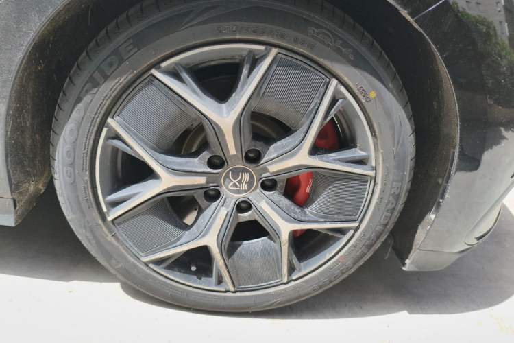 Used BYD Han 2022 EV Genesis Edition 715KM Front-Wheel-Drive Prestige Model Right Front Wheel Hub