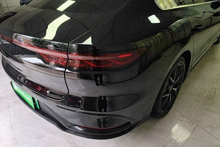 Used BYD Han 2022 EV Genesis Edition 610KM All-Wheel Drive Premium Model Right Rear Taillight
