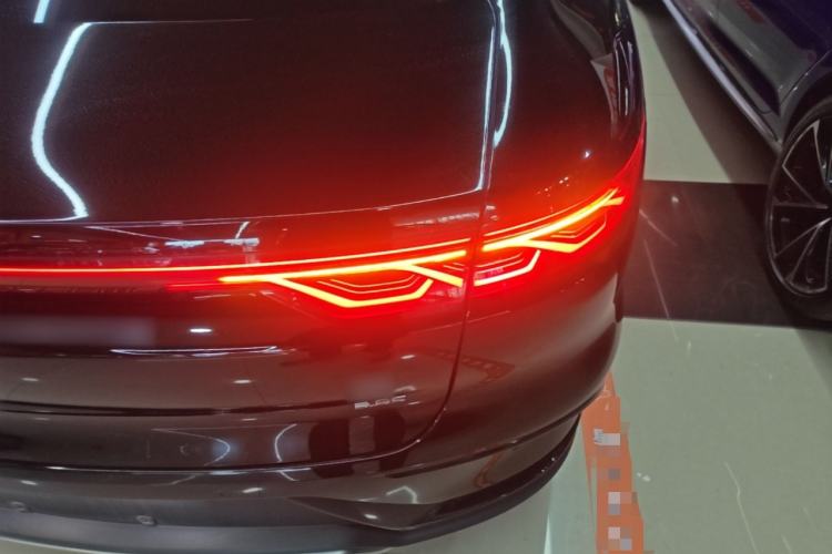 Used BYD Han 2022 EV Genesis Edition 610KM All-Wheel Drive Premium Model Right Rear Taillight