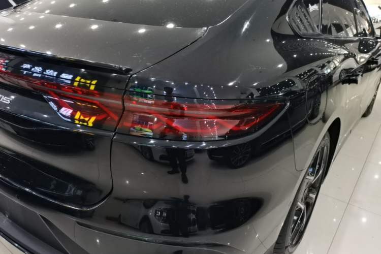Used BYD Han 2022 EV Genesis Edition 715 km Front-Wheel-Drive Flagship Model Right Rear Taillight