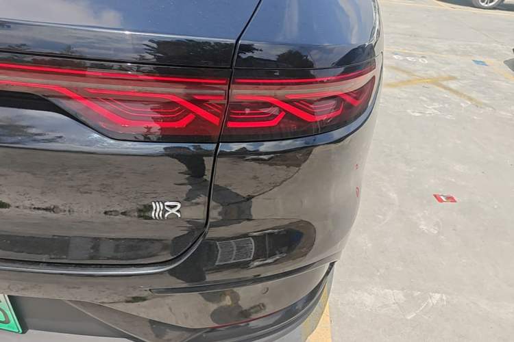 Used BYD Han 2022 EV Genesis Edition 715 km Front-Wheel-Drive Flagship Model Right Rear Taillight