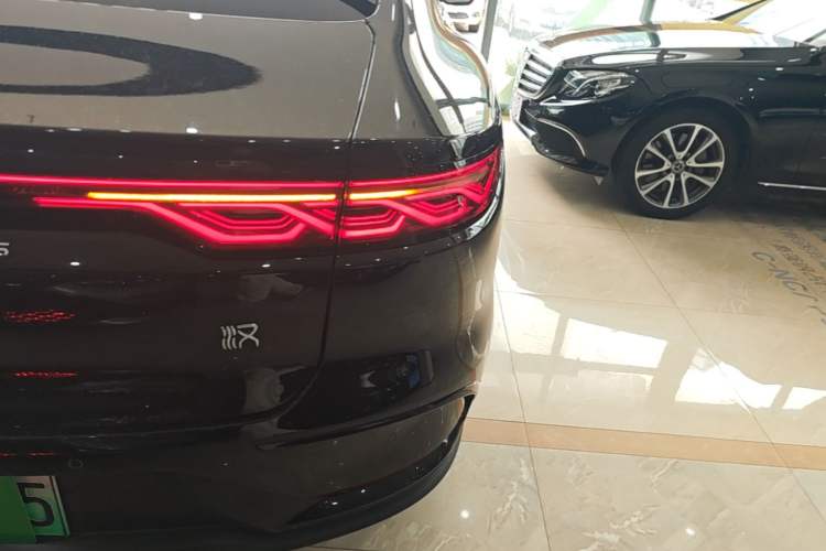Used BYD Han 2022 DM-i 242km Flagship Model Right Rear Taillight