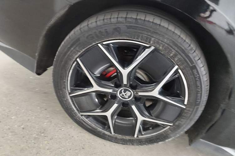 Used BYD Han 2022 EV Genesis Edition 715KM Front-Wheel-Drive Prestige Model Right Rear Wheel Hub
