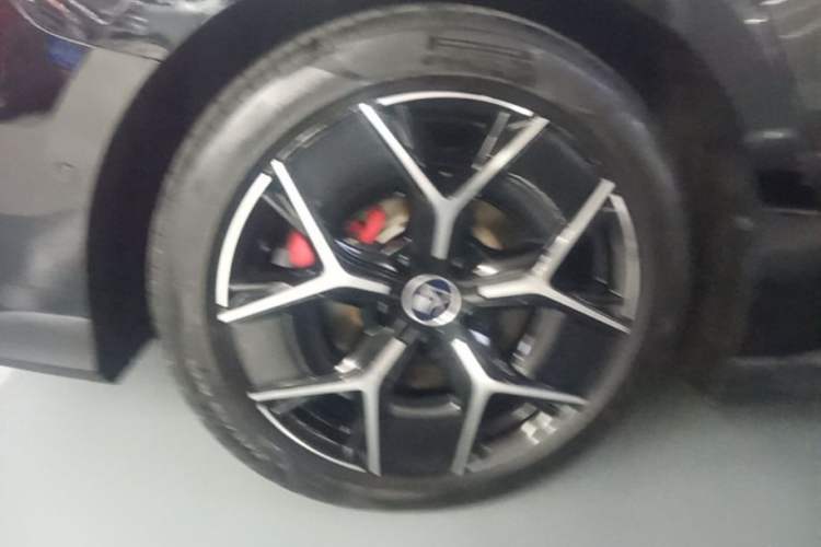 Used BYD Han 2022 EV Genesis Edition 715 km Front-Wheel-Drive Flagship Model Right Rear Wheel Hub
