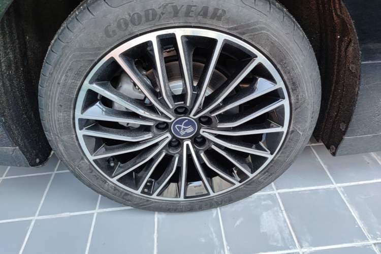 Used BYD Han 2022 DM-i 121KM Luxury Model Right Rear Wheel Hub