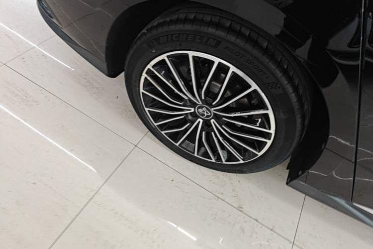Used BYD Han 2022 DM-i 121KM Luxury Model Right Rear Wheel Hub