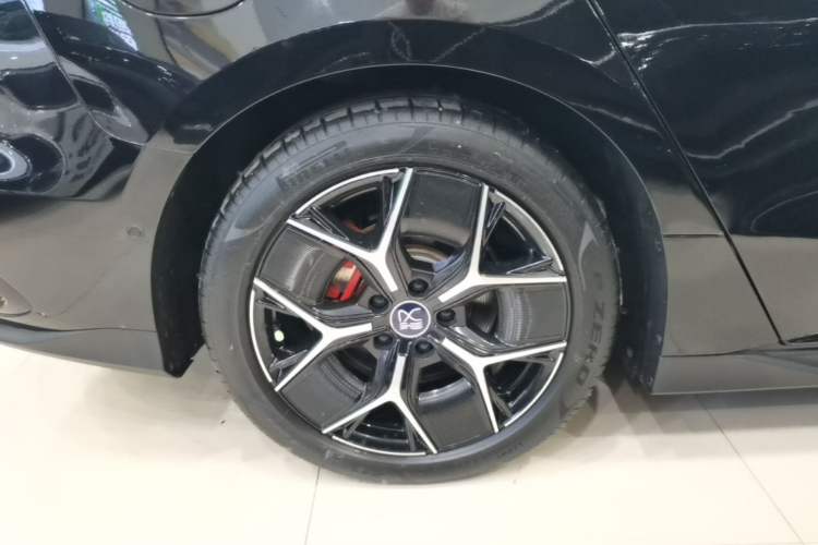 Used BYD Han 2022 EV Genesis Edition 715 km Front-Wheel-Drive Flagship Model Right Rear Wheel Hub