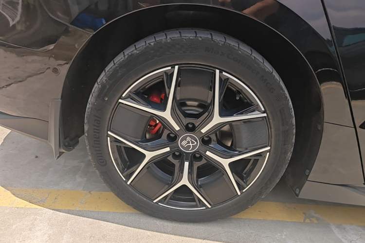 Used BYD Han 2022 EV Genesis Edition 715 km Front-Wheel-Drive Flagship Model Right Rear Wheel Hub