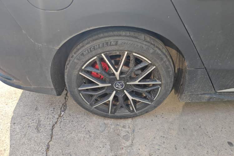 Used BYD Han 2022 DM-p 202km Four-Wheel Drive Flagship Model Right Rear Wheel Hub