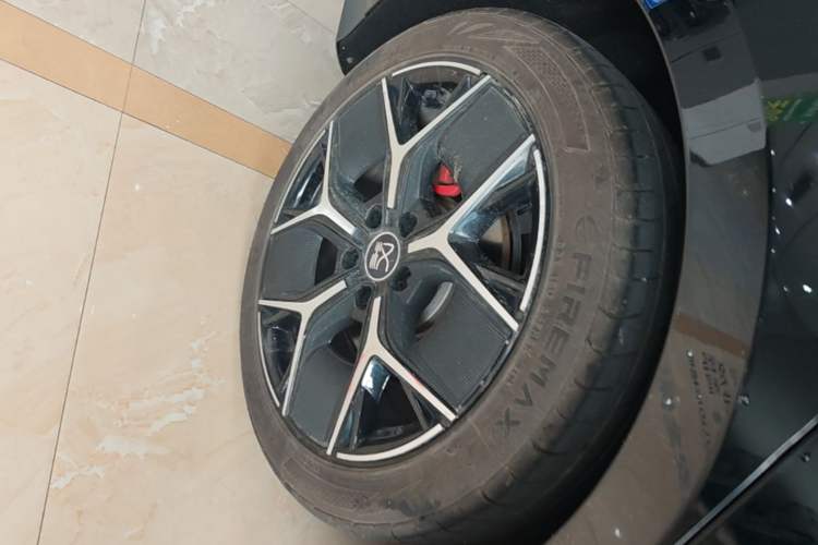 Used BYD Han 2022 DM-i 242km Flagship Model Right Rear Wheel Hub